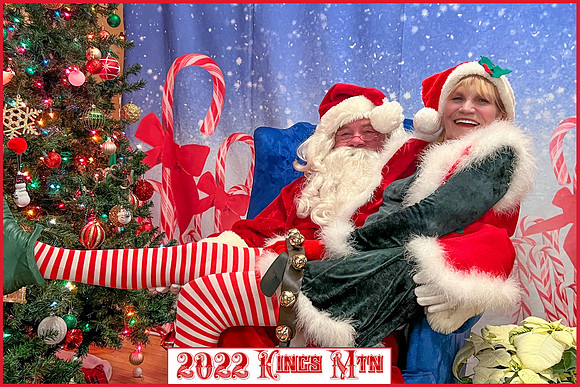 2022 santa and elf w serious shoes